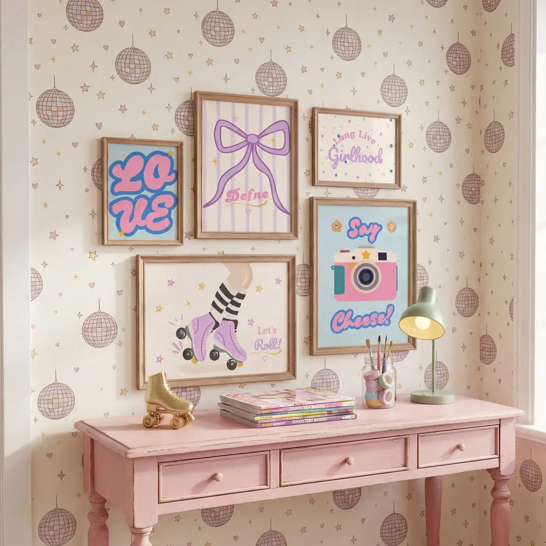 Ürün görseli: Retro Paten, Pembe Fotoğraf Makinesi ve Kurdele Temalı Preppy Kız Çocuk Odası Poster Seti